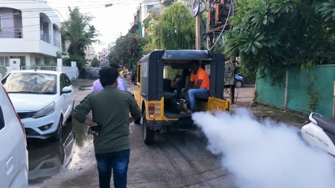 मौसमी बीमारियों से निपटने की जंग जारी, निगम चला रहा अभियान