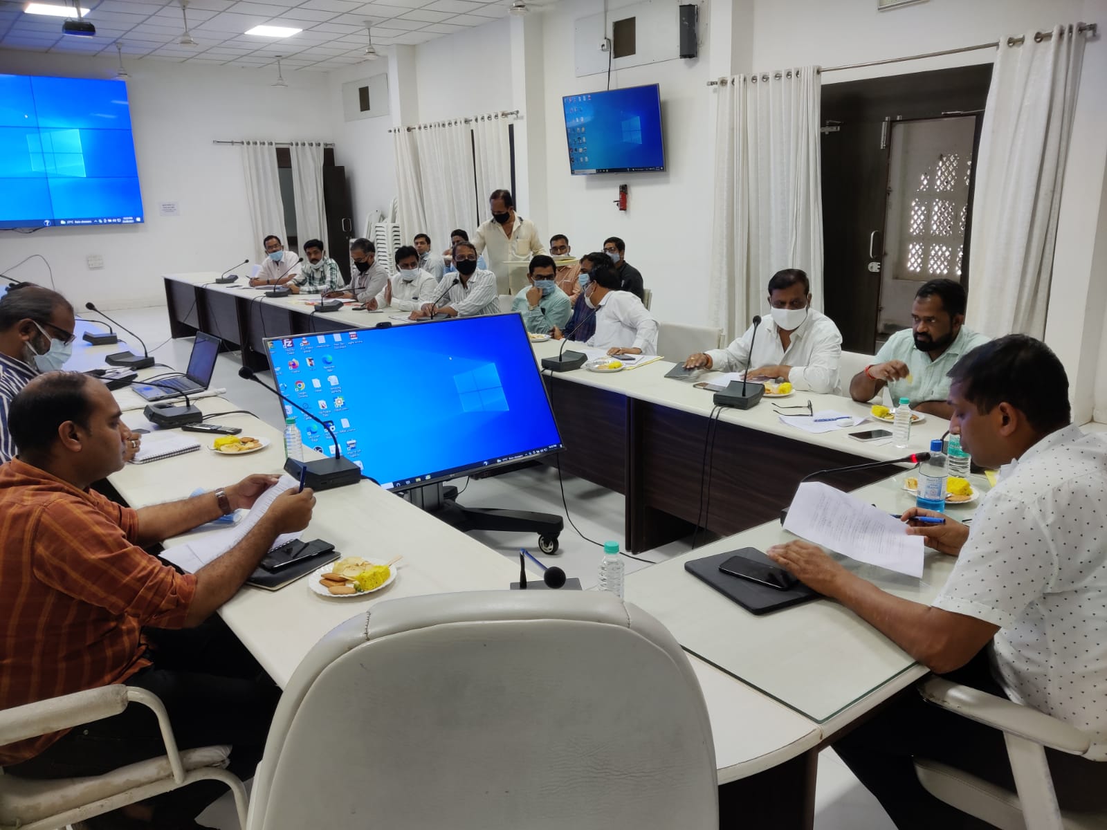 महाकाल मंदिर क्षेत्र विकास को लेकर कलेक्टर ने ली बैठक, दिए कई आवश्यक निर्देश