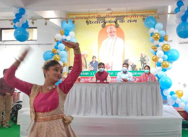 Indore News : दिव्यांगजनो संग मना PM मोदी का जन्मोत्सव