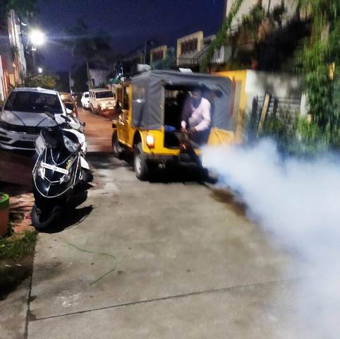 Indore News : निगम द्वारा मौसमी बीमारियों की रोकथाम हेतु छिड़काव व फांगिग जारी
