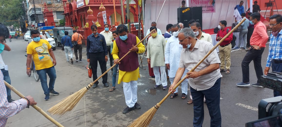 Indore News : शहर के प्रमुख व्यावसायिक क्षेत्रो में चला संयुक्त स्वच्छता अभियान