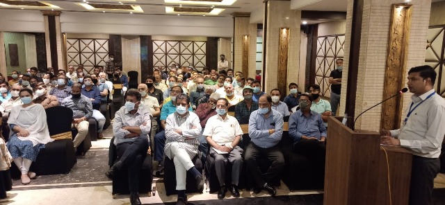 Indore News : खाद्य तेल में स्वच्छता हेतु लालवानी और कलेक्टर ने की व्यापारियों से चर्चा