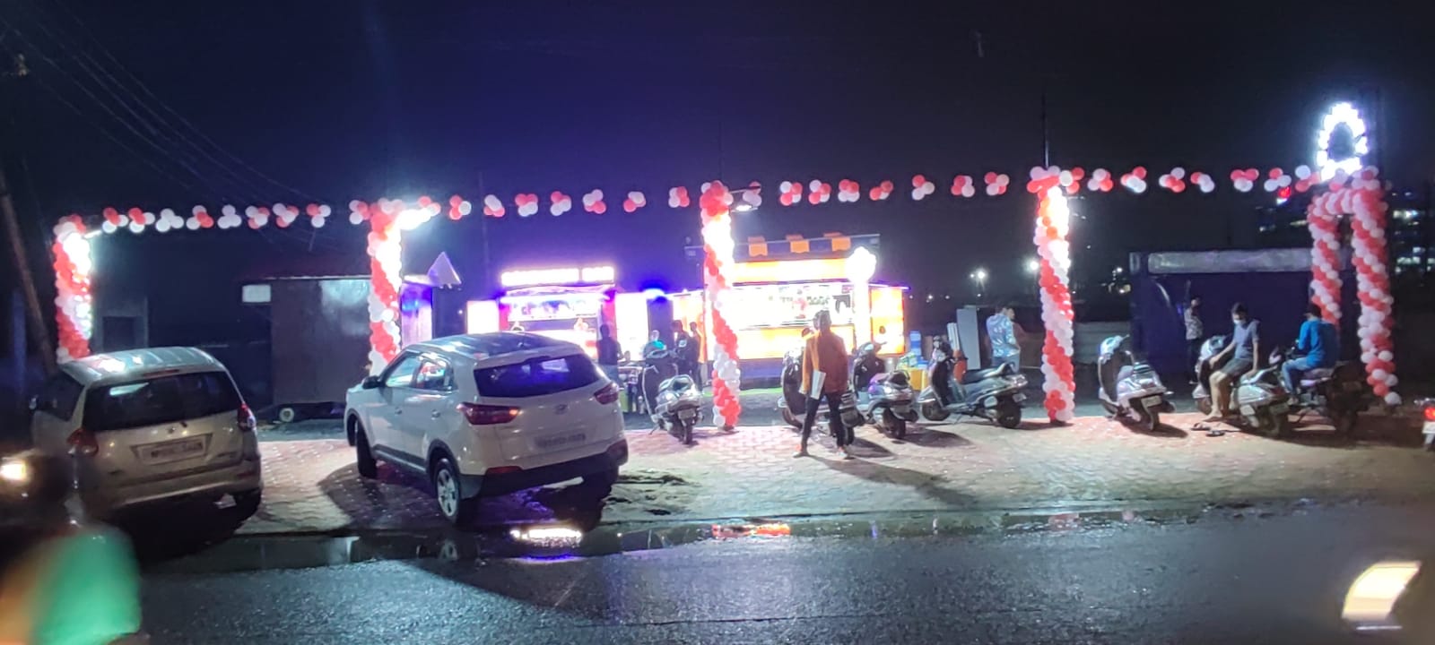 Indore News: आवासीय भूमि पर चौपाटी खोलने पर लोगों का विरोध, प्रशासन से की हटाने की मांग
