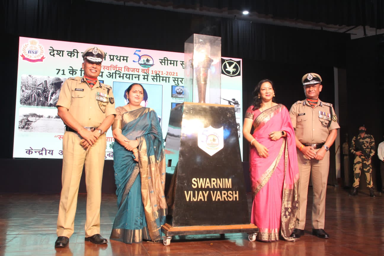 Indore News : स्वर्णिम विजय मशाल यात्रा पहुंची इंदौर