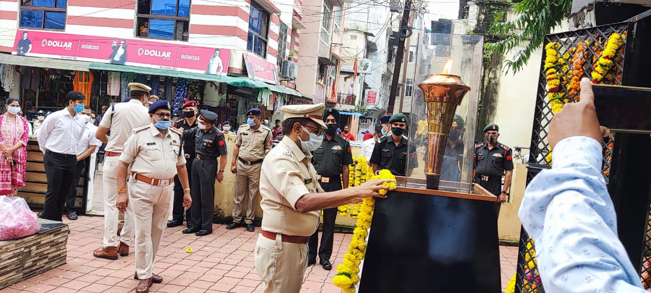 Indore News : पुलिस व आर्मी ने गार्ड ऑफ ऑनर देकर, किया देश के वीर सपूतों को याद