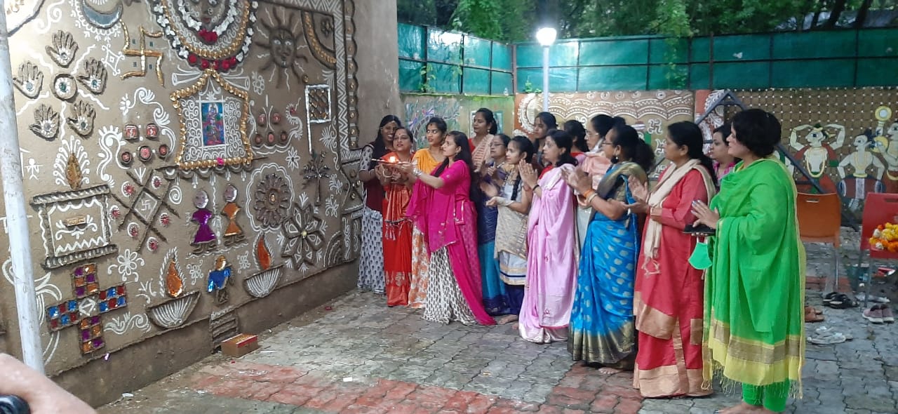 Indore: सांसद कार्यालय पर मनाया गया संजा लोकपर्व, लालवानी ने की आरती