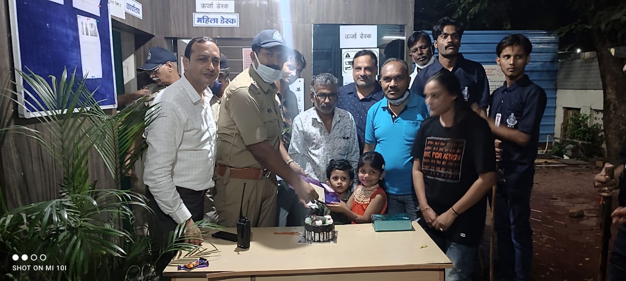 Indore पुलिस ने दी मानवता की मिसाल, करीबियों को खोने वाली बच्ची का मनाया जन्मदिन