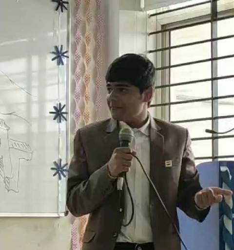 व्यक्ति ठान ले तो सफलता कदमो में होगी, कष्ट ही भविष्य में सुख का संकेत होते हैं -मोटीवेशनल स्पीकर