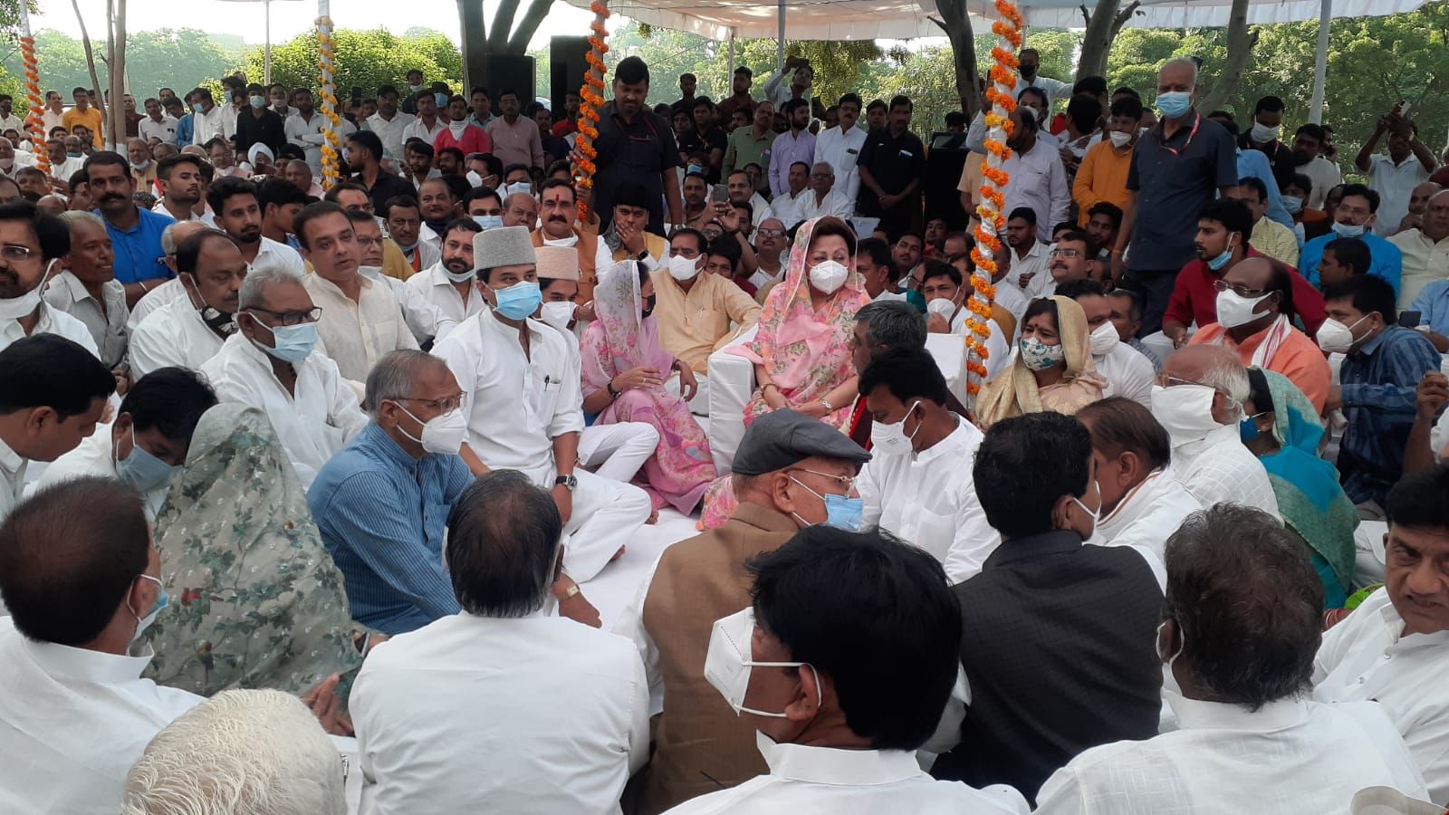 MP News : राजमाता की 102वीं जयंती पर पूरा सिंधिया परिवार ग्वालियर पंहुचा, दी श्रद्धांजलि