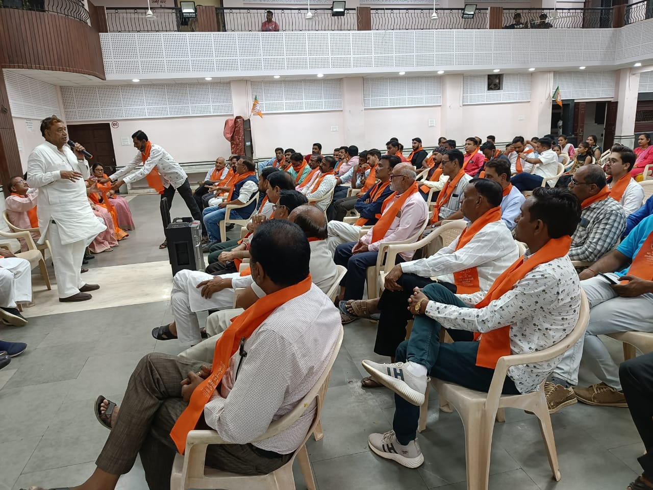 Election: बुरहानपुर चुनाव के प्रचार में नेमा ने की बैठक, कहा - देश का विकास चाहती है बीजेपी