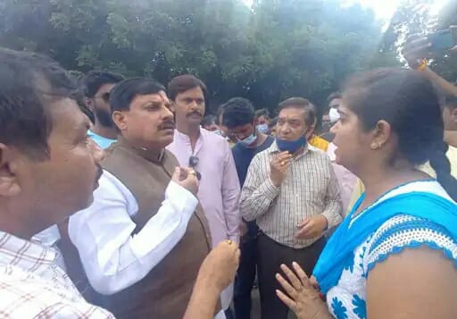 MP News: मंत्री डॉ यादव ने बढ़ाया मदद का हाथ, की दुकान संचालक की पत्नी की आर्थिक सहायता