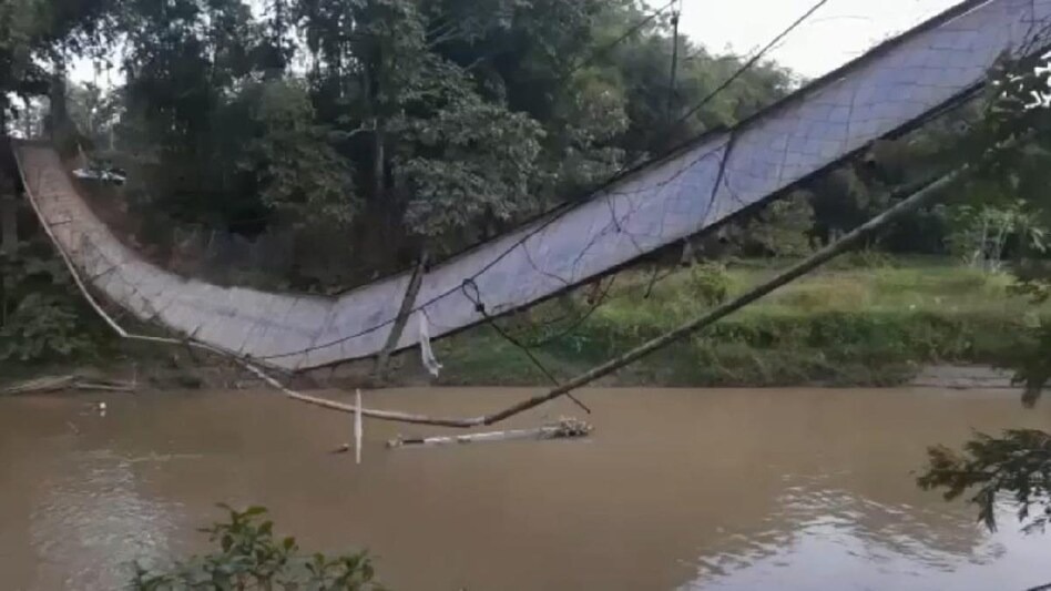 असम में हैंगिंग ब्रिज टूटने से मचा हड़कंप, हादसे में 30 छात्र हुए घायल