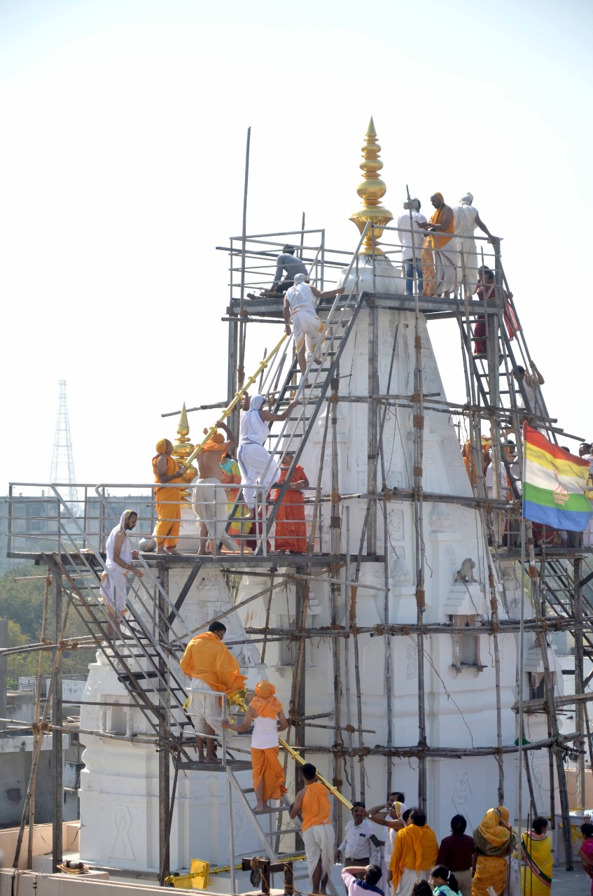 Indore: स्वर्ण वेदी में श्री पंच बालयति सहित 24 तीर्थंकर प्रतिमाएँ स्थापित