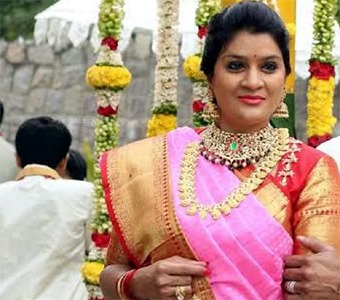 जाने, कैसे एक महिला ने ठग ली पूरी टॉलीवुड इंडस्ट्री !