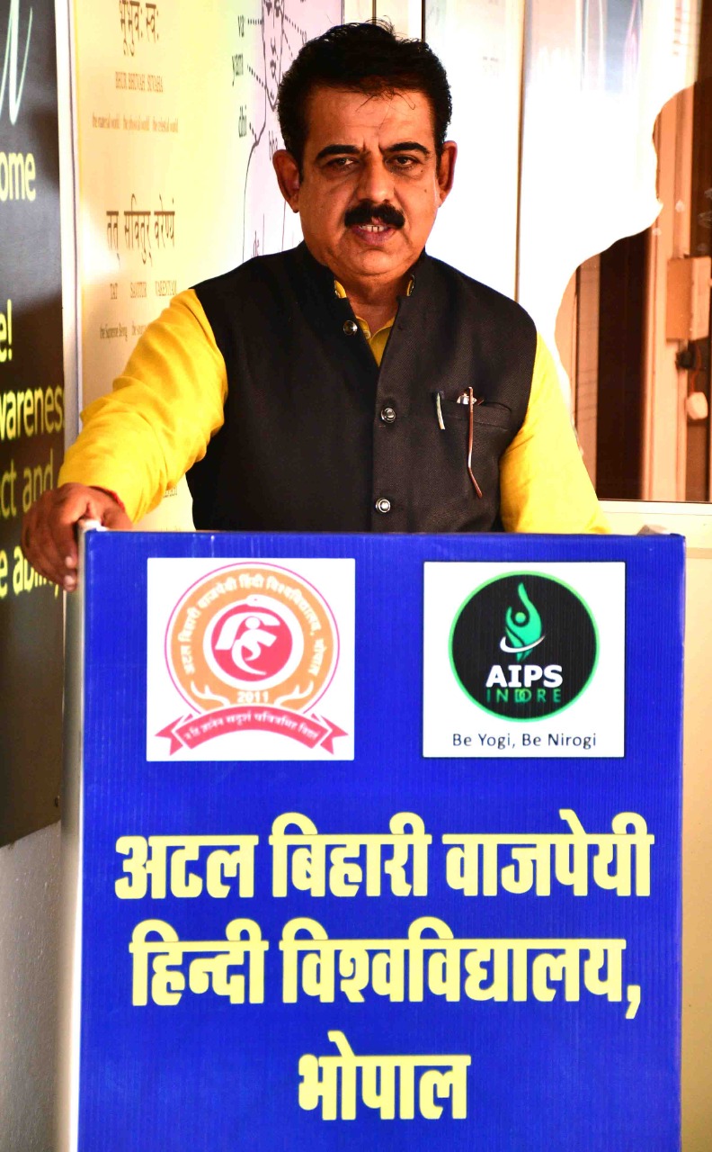 प्राकृतिक चिकित्सा के निःषुल्क कैंप का आयोजन, नेपाल के मरीजों ने लिया स्टीम बाथ