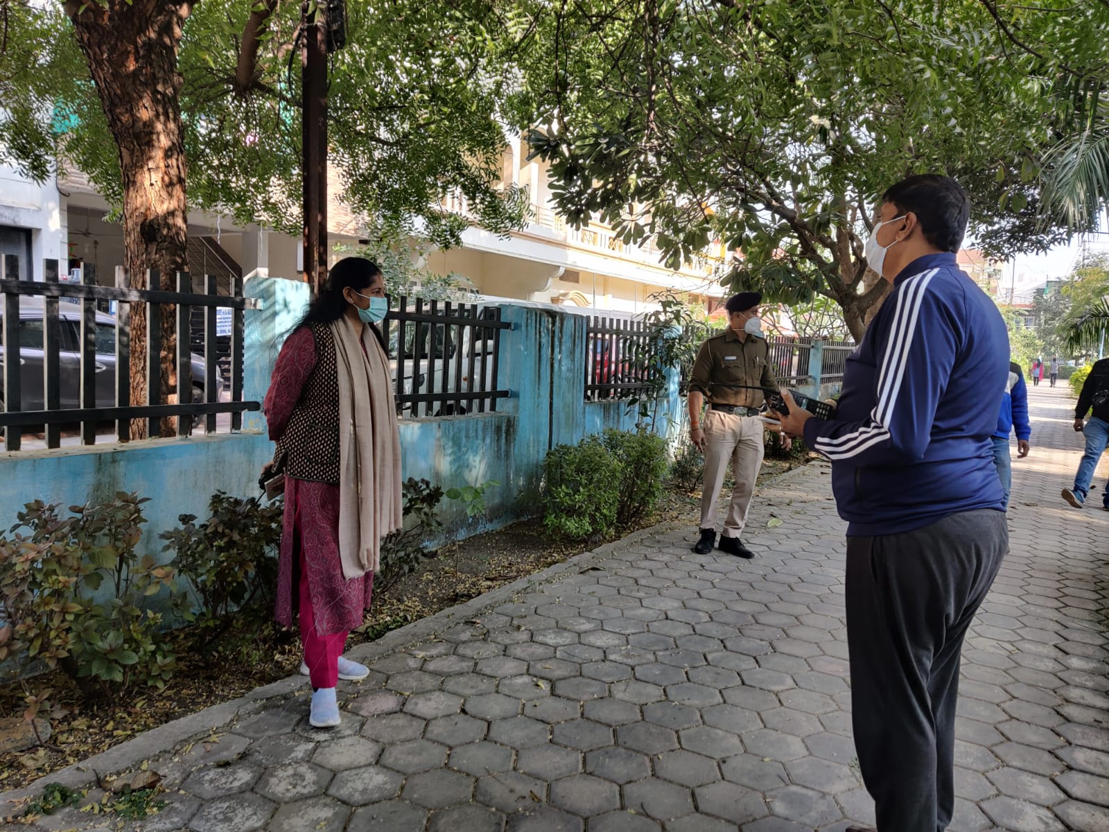 Indore News : आयुक्त ने किया झोन 19 का निरीक्षण, सफाई कर्मचारियों को लगाई फटकार