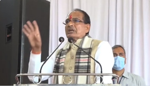 मुख्यमंत्री शिवराज सिंह चौहान के आदिवासी प्रेम को दिखाते हैं ये दो वीडियो, यहां देखे