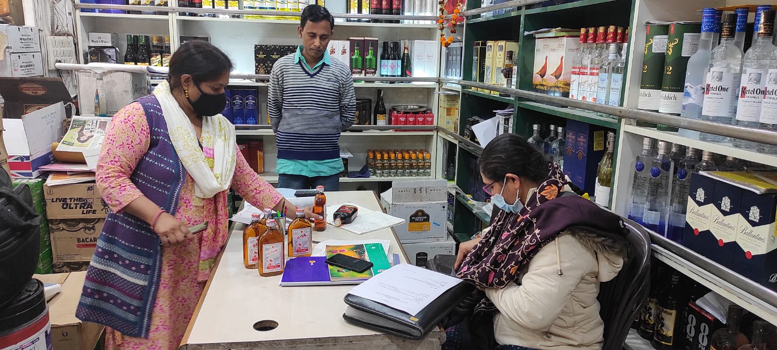 खाद्य सुरक्षा विभाग के निशाने पर आ गई भोपाल की शराब दुकानें, हो गई बड़ी कार्यवाही