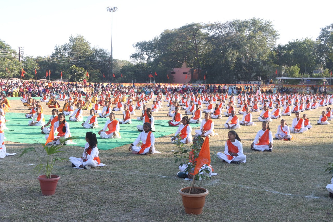 Indore News : इंदौर में आयोजित हुआ 432 कन्याओं का सांस्कृतिक कार्यक्रम 