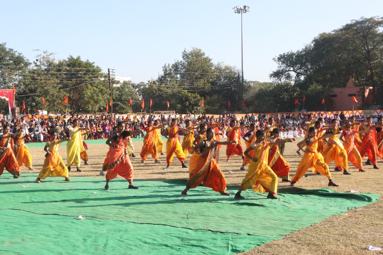 Indore News : इंदौर में आयोजित हुआ 432 कन्याओं का सांस्कृतिक कार्यक्रम 