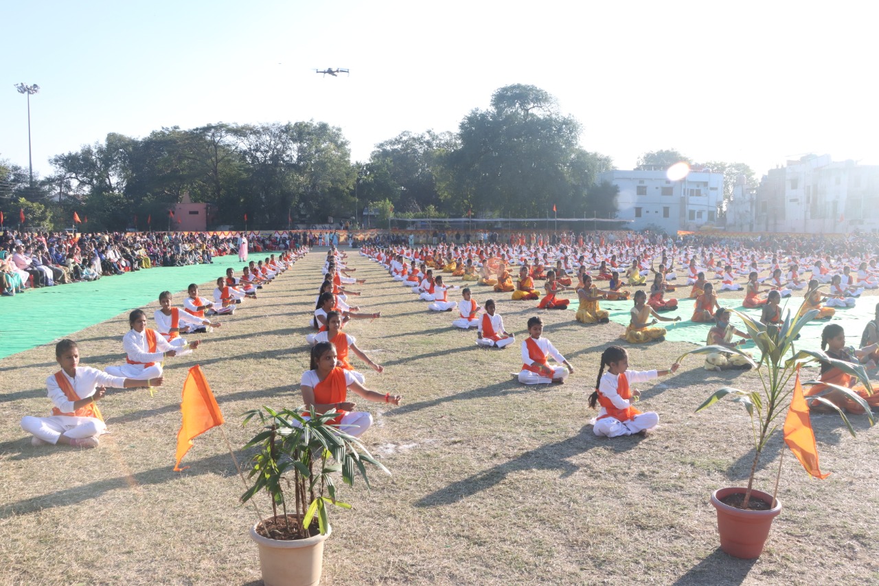 Indore News : इंदौर में आयोजित हुआ 432 कन्याओं का सांस्कृतिक कार्यक्रम 