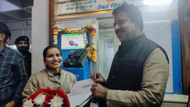 रेल रिजर्वेशन हुआ आसान, लालवानी ने टोकन सिस्टम दोबारा करवाया शुरू
