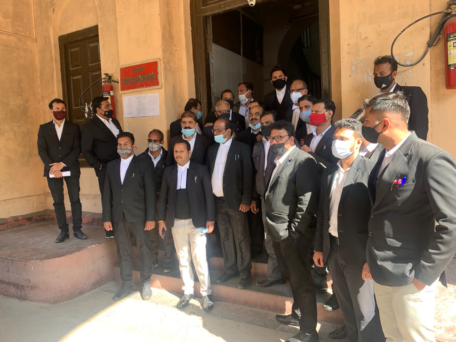 वकीलों ने सौंपा ज्ञापन: ध्वनि प्रदूषण बड़ा रही बिना अनुमति मस्जिदों में लाऊड स्पीकर से होने वाली अजान