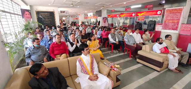 INDORE NEWS : डाक विभाग इंदौर में लता मंगेशकर पर विशेष लिफाफा जारी..