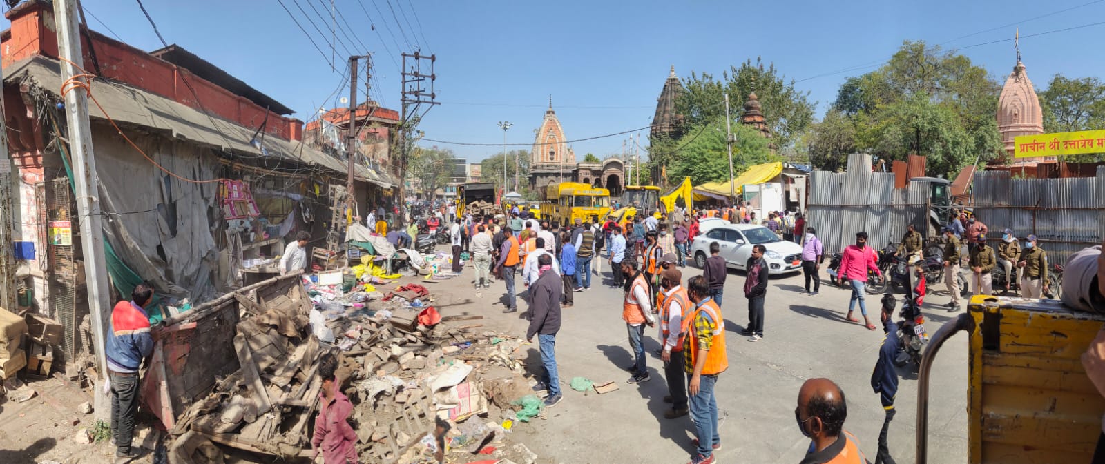 Indore के कई स्थानों पर रिमूव्हल कार्यवाही, 10 ट्रक से अधिक सामग्री की जप्त