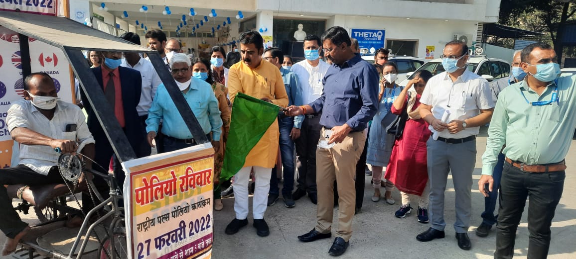 पहले दिन लाखों बच्चों ने पी पोलियो निरोधक दवा, अब घर-घर जाकर भी पिलायेंगे