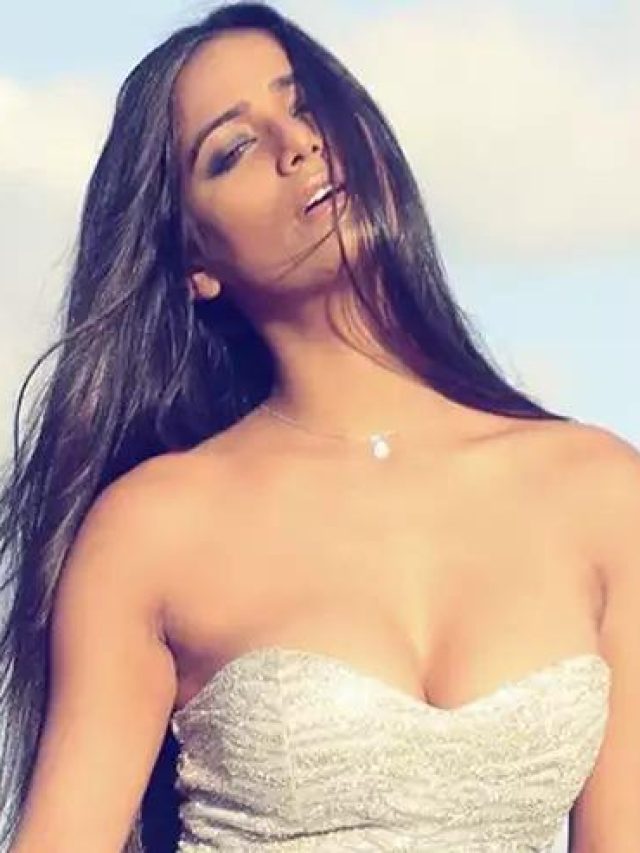 Poonam Pandey ने फिर तोड़ी बोल्डनेस की सारी हदें