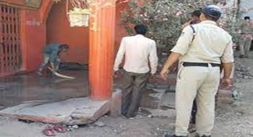 Indore: पालदा इलाके में मचा हड़कंप, मंदिर की चौखट पर मिली खून में लिपटी हुई लाश