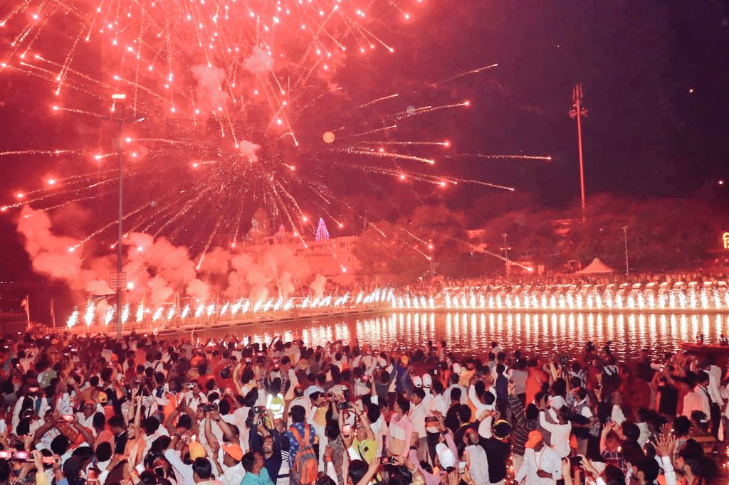 Ujjain Guinness World Record: 21 लाख दीये जलाकर अयोध्या को छोड़ा पीछे, देखे तस्वीरें