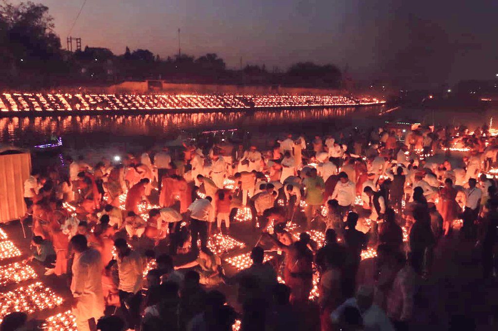 Ujjain Guinness World Record: 21 लाख दीये जलाकर अयोध्या को छोड़ा पीछे, देखे तस्वीरें