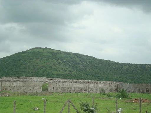 आखिर क्यों नहीं हुआ इंदौर के हजार साल पुराने मंदिर का विकास