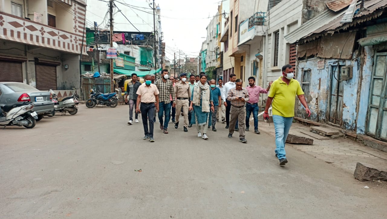 Indore विकास की अनूठी पहल, मंदिर प्रबंधन ने बाधक हिस्सा हटाने की दी सहमति