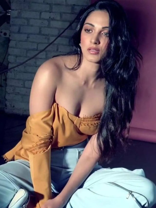 Kiara Advani की इन हॉट तस्वीरों ने उड़ाए फैंस के होश