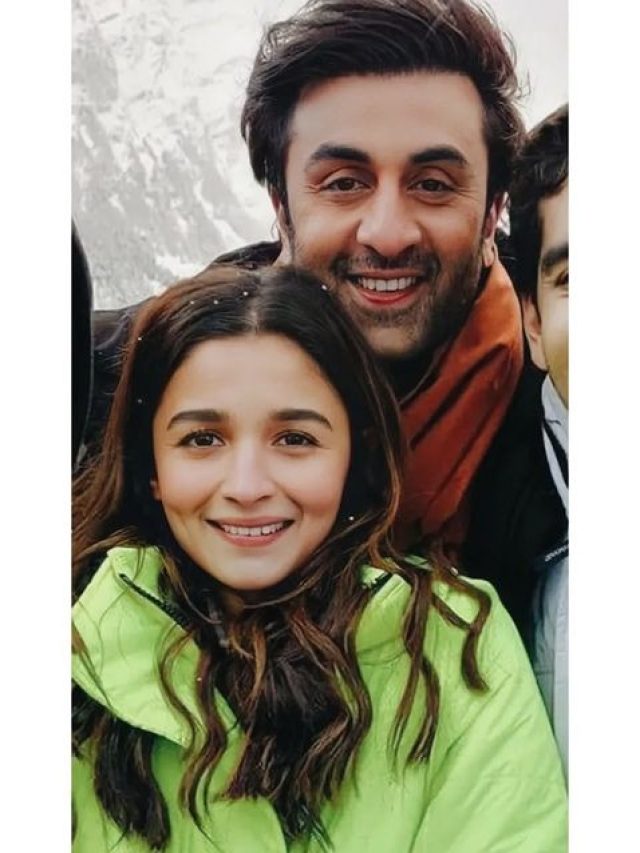 Alia Bhatt से दोगुनी है Ranbir Kapoor की Net Worth! जानें