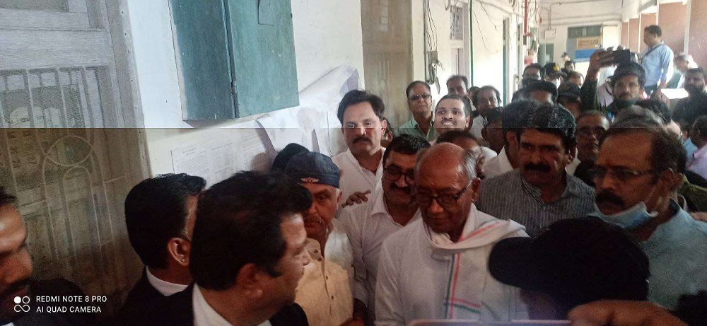 MP News: पूर्व मुख्यमंत्री Digvijay Singh को एक साल की जेल, जानें क्या है मामला