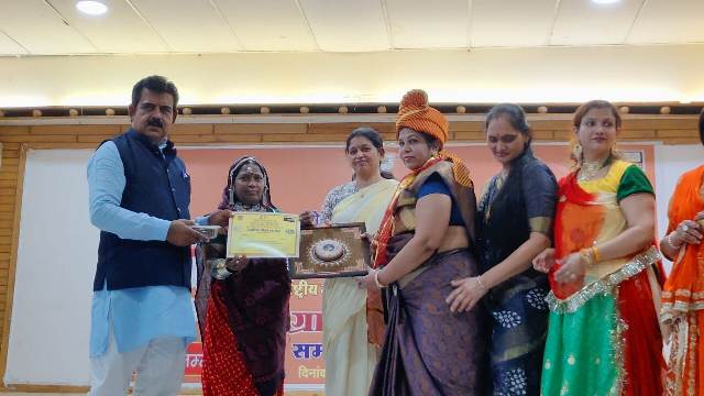 Women's Day : लोक संस्कृति मंच द्वारा ऐसा पहला सम्मान जिसमें ग्रामीण स्टार्टअप व महिलाएं शामिल