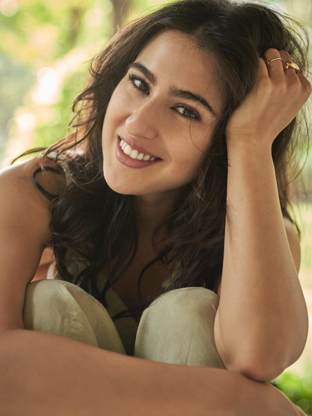 Sara Ali Khan ने बिकिनी पहन दिखाया बोल्ड अंदाज, Hot तस्वीरें वायरल