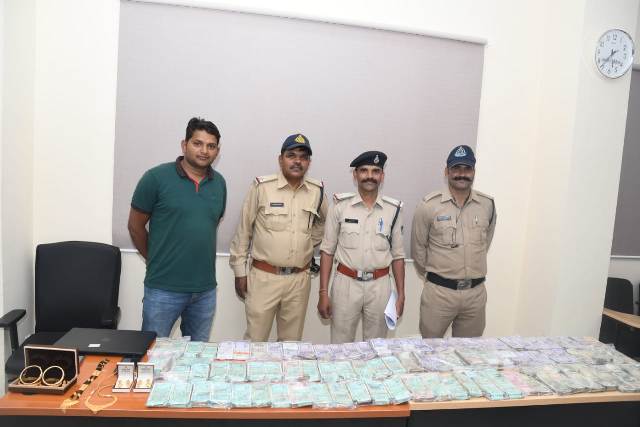 Indore News : फर्जी एडवाइजरी का पर्दाफाश, करोड़ो की संपत्ति जब्त