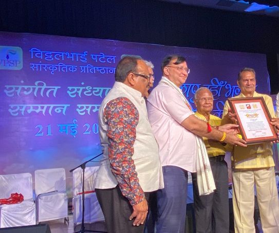 सक्रिय पत्रकारिता के लिए वरिष्ठ पत्रकार राजेश राठौर का सम्मान