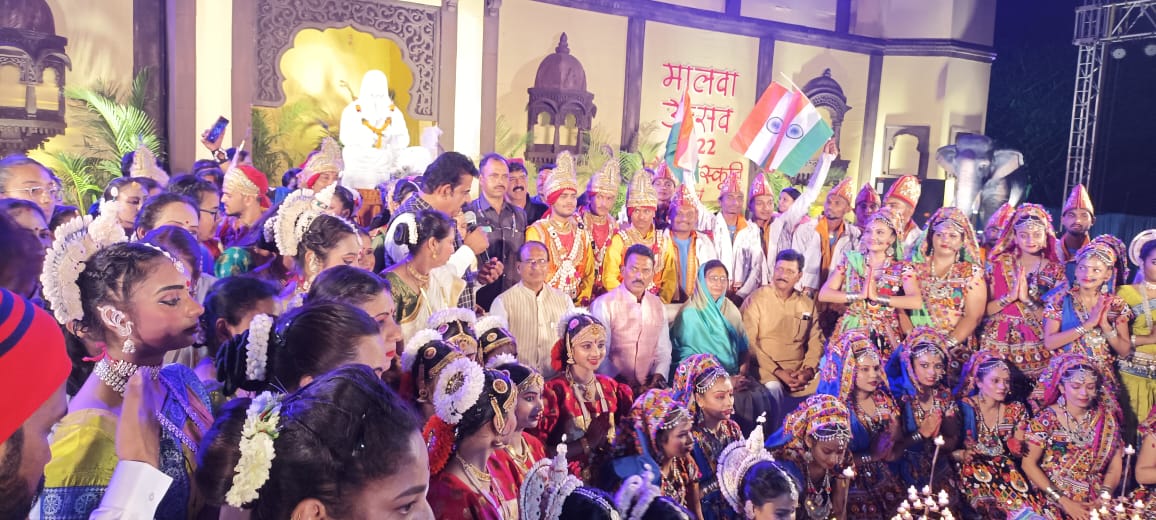 Indore Pride Day : मालवा उत्सव में झलकी देशभक्ति की भावना, हुए रंगारंग कार्यक्रम