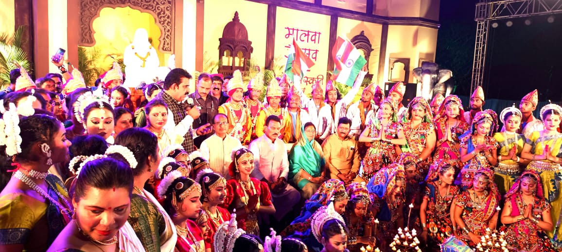 Indore Pride Day : मालवा उत्सव में झलकी देशभक्ति की भावना, हुए रंगारंग कार्यक्रम