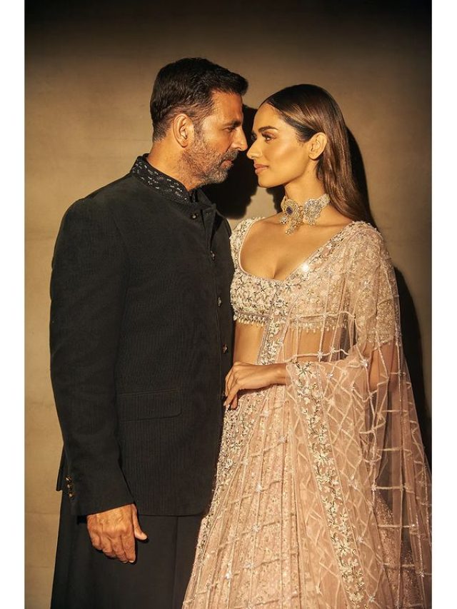 रॉयल अंदाज में दिखें Manushi Chhillar और Akshay Kumar, देखें वायरल तस्वीरें