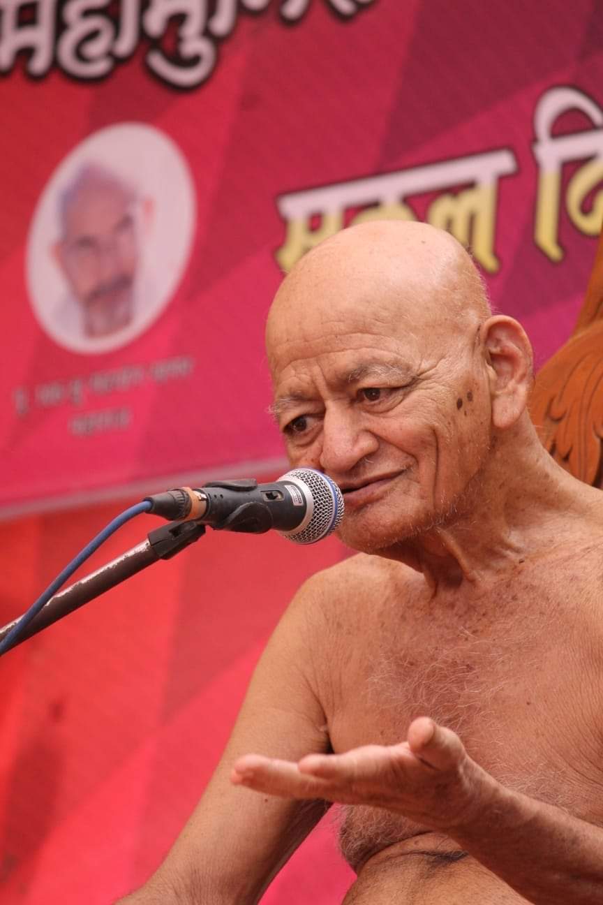 तेज गर्मी में प्रतिदिन 12 से 15 किलोमीटर का पद विहार कर रहे आचार्य विद्यासागर महाराज