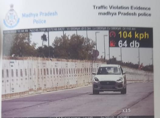 Indore : Super Corridor रोड पर इंटरसेप्टर व्हीकल की पकड़ में तेज गति वाले वाहन, इतने रुपए का लगाया जुर्माना