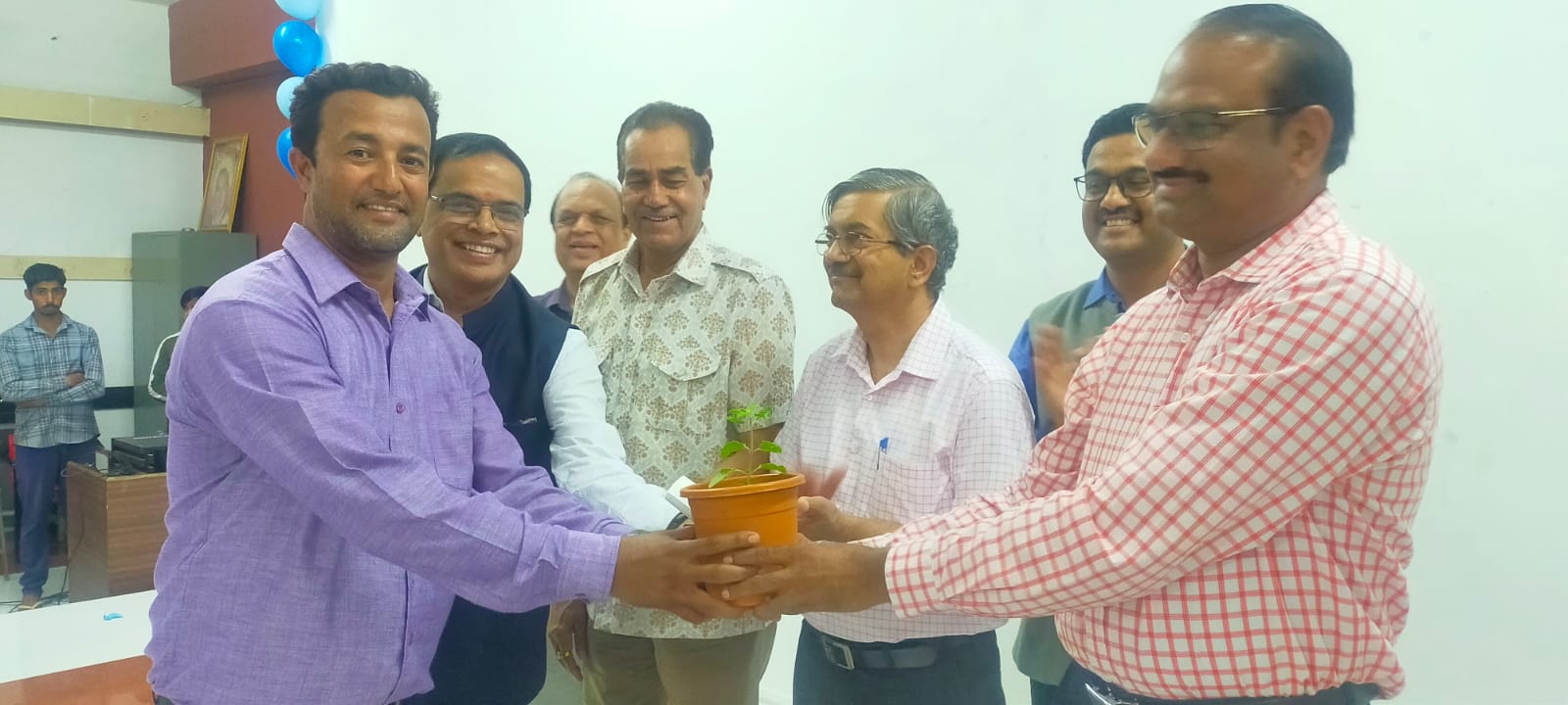 हर दौर में बेहतर शिक्षा ही माउंट लिट्रा जी स्कूल का उद्देश्य, कविता और गीतों के साथ याद किया 10 वर्ष का सफर