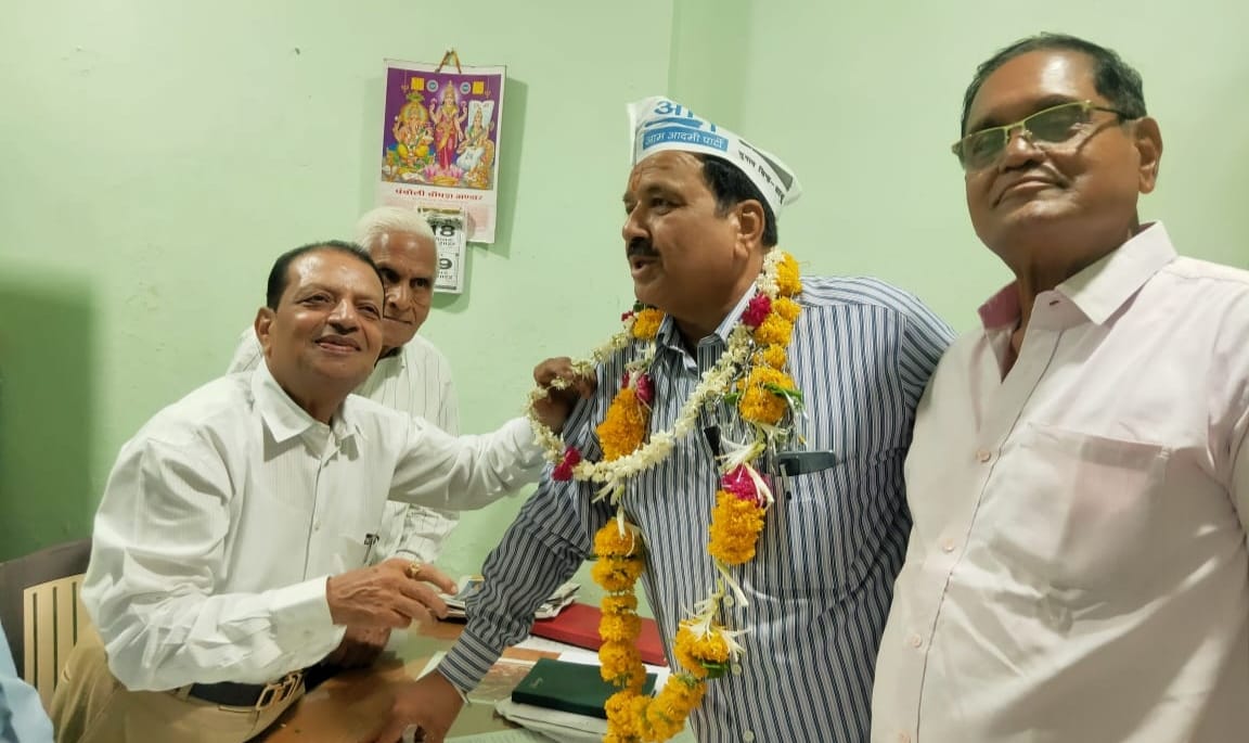 Indore: आम आदमी पार्टी के महापौर प्रत्याशी ने सघन जनसम्पर्क के साथ की नुक्कड़ सभाओं की शुरूवात